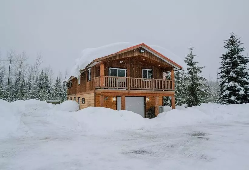 Glacier House Hotel & Resort