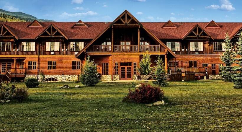 Glacier House Hotel & Resort