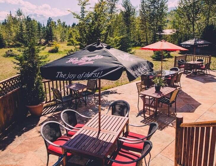 Glacier House Hotel & Resort