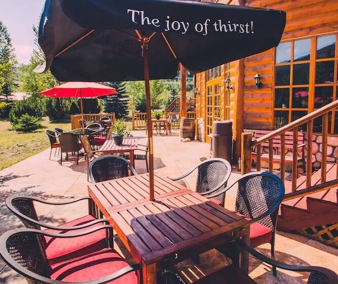 Glacier House Hotel & Resort