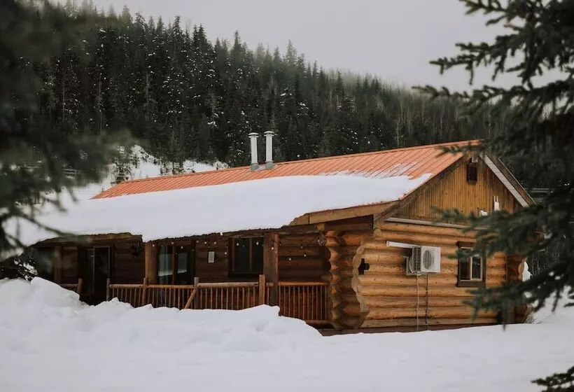 Glacier House Hotel & Resort