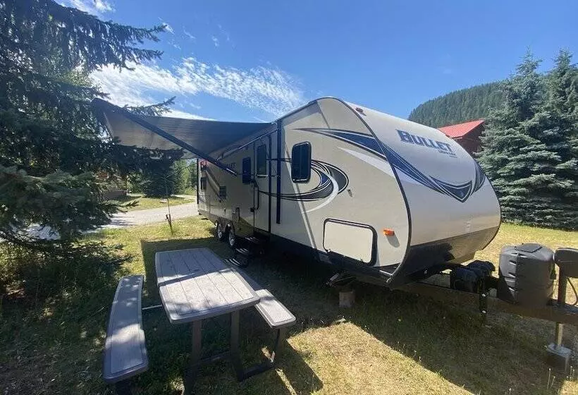 Glacier House Hotel & Resort