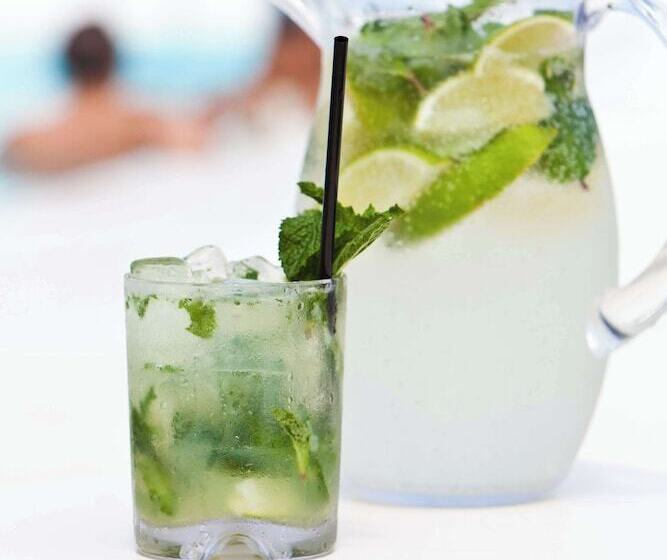 هتل Dream South Beach, By Hyatt