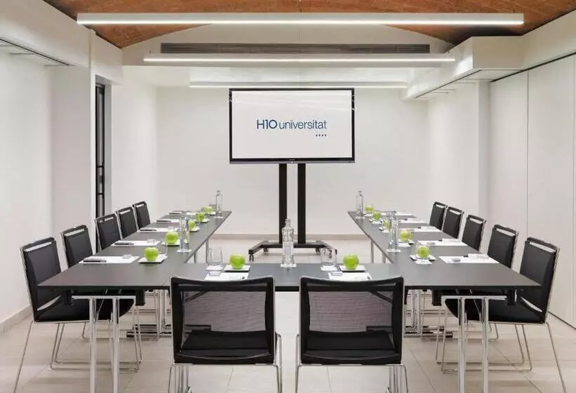 Отель H10 Universitat