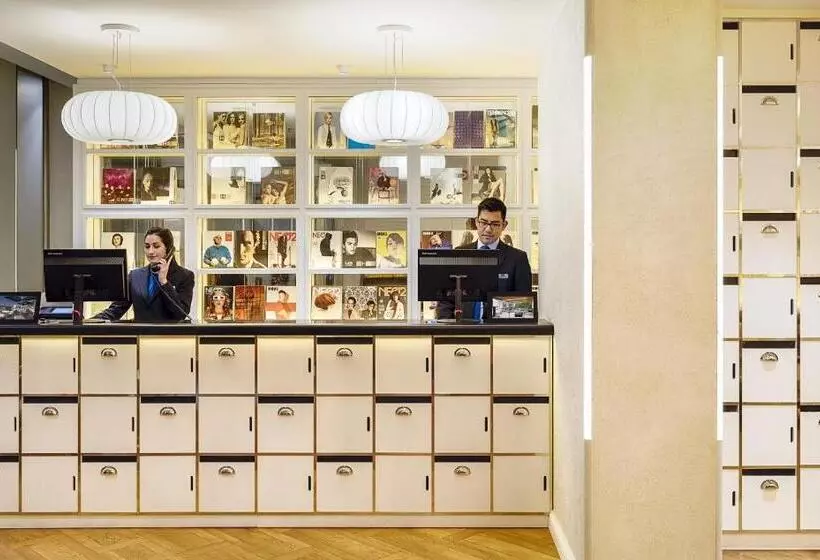 Отель H10 Universitat