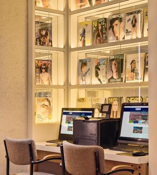 Hotel H10 Universitat