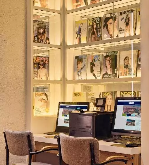 Отель H10 Universitat