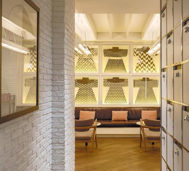 Hotel H10 Universitat