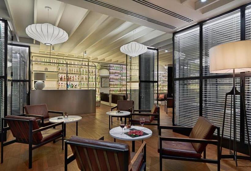 Hotel H10 Universitat