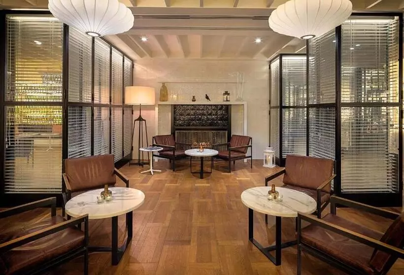 Отель H10 Universitat