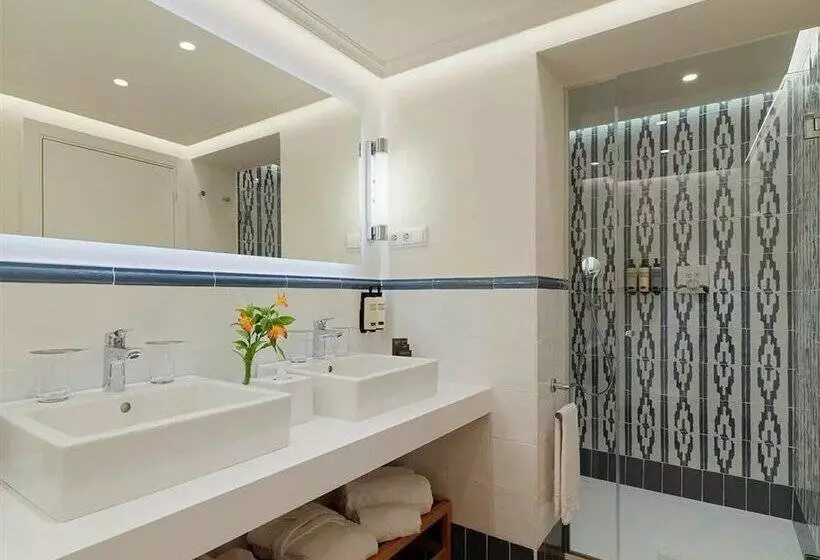 Отель H10 Universitat