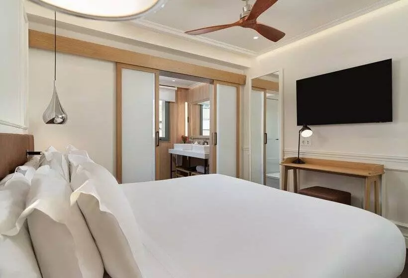 Отель H10 Universitat