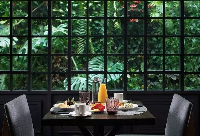 Отель H10 Universitat