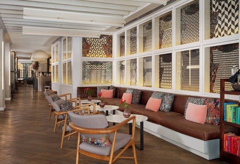 Hotel H10 Universitat