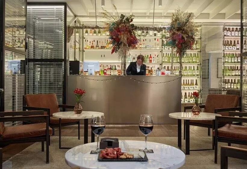 Отель H10 Universitat