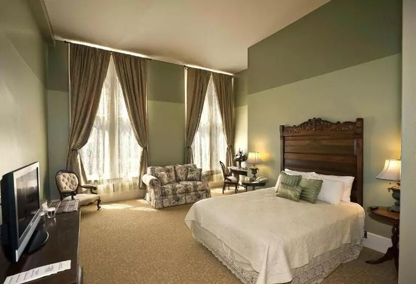 בית מלון כפרי Historic Plaza