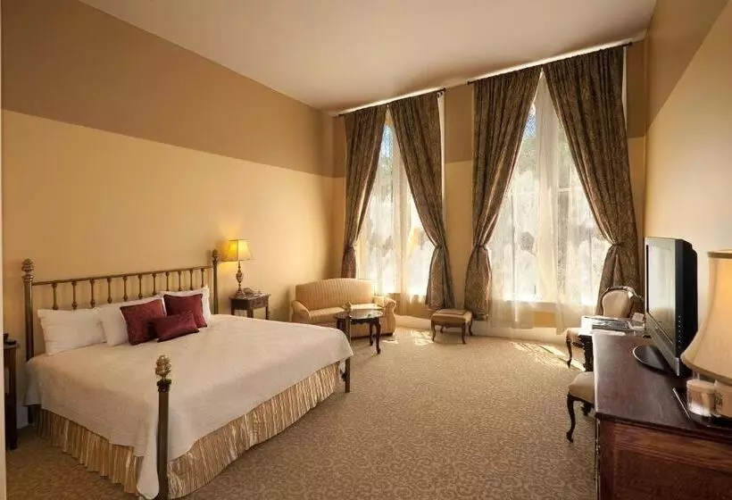 בית מלון כפרי Historic Plaza