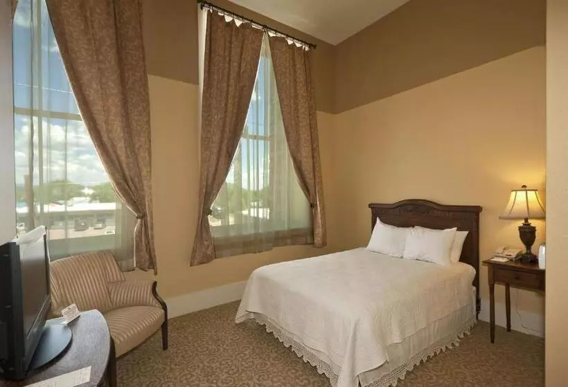 בית מלון כפרי Historic Plaza