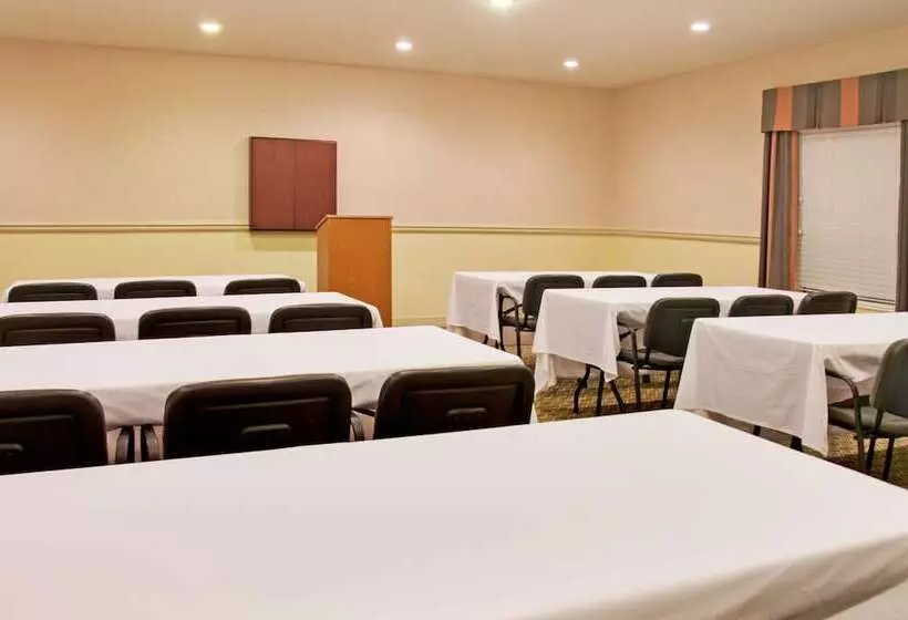 Holiday Inn Express Hotel & Suites Livingston By Ihg