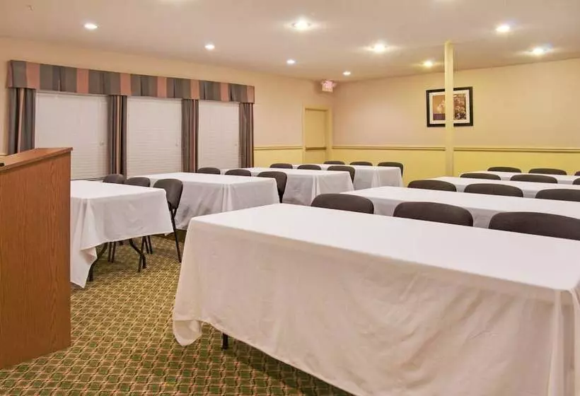 Holiday Inn Express Hotel & Suites Livingston By Ihg