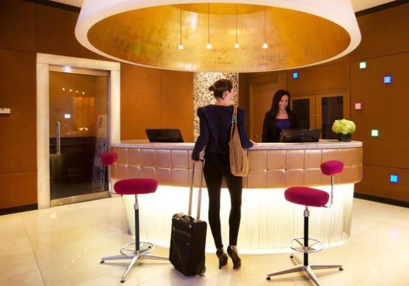 هتل Opus Vancouver