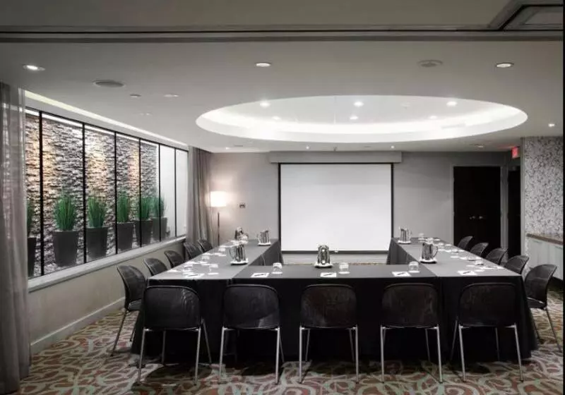 酒店 Opus Vancouver