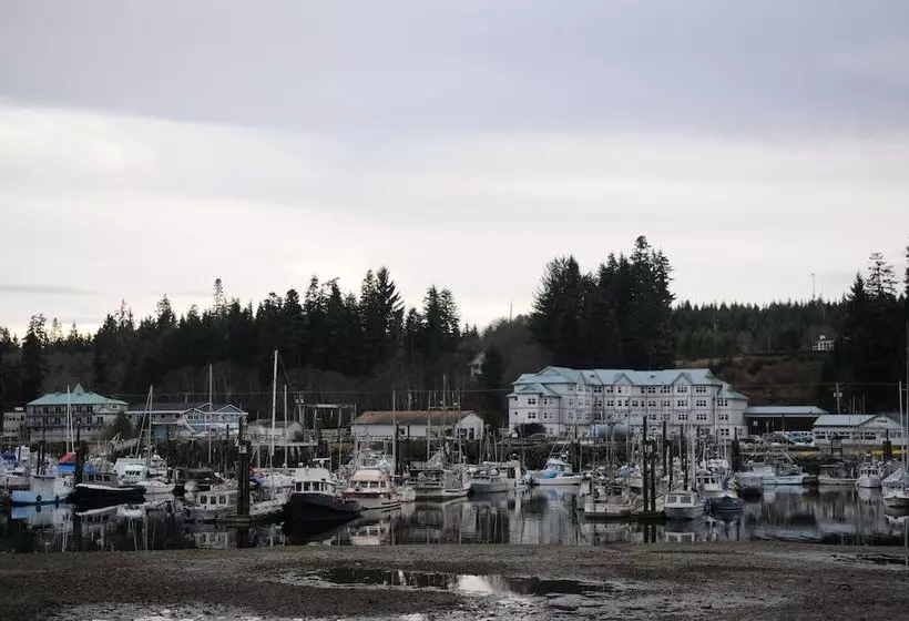 ホテル Quarterdeck Inn Port Hardy