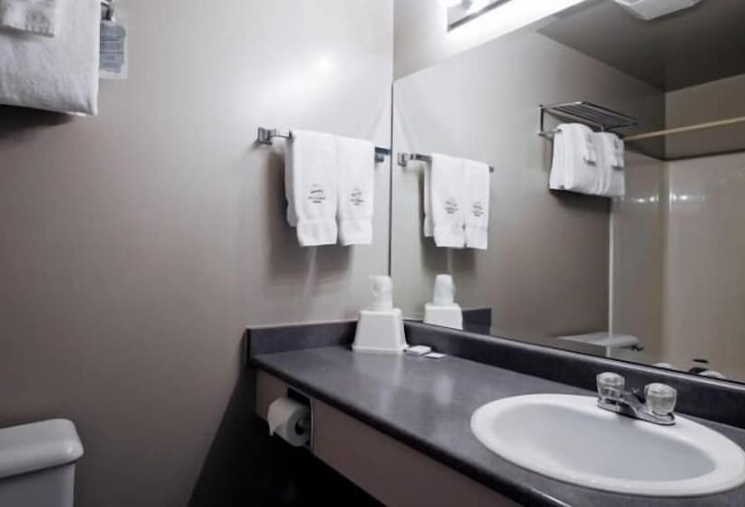 호텔 Quarterdeck Inn Port Hardy