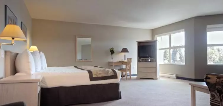 ホテル Quarterdeck Inn Port Hardy