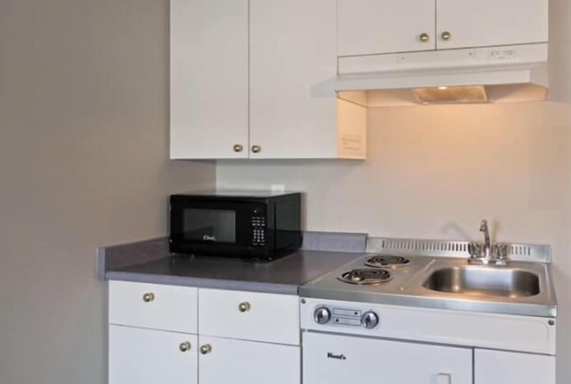 호텔 Quarterdeck Inn Port Hardy