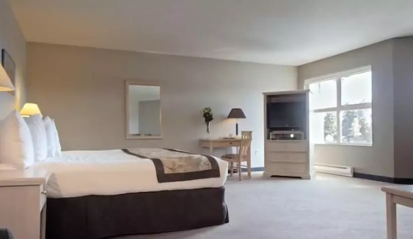 ホテル Quarterdeck Inn Port Hardy