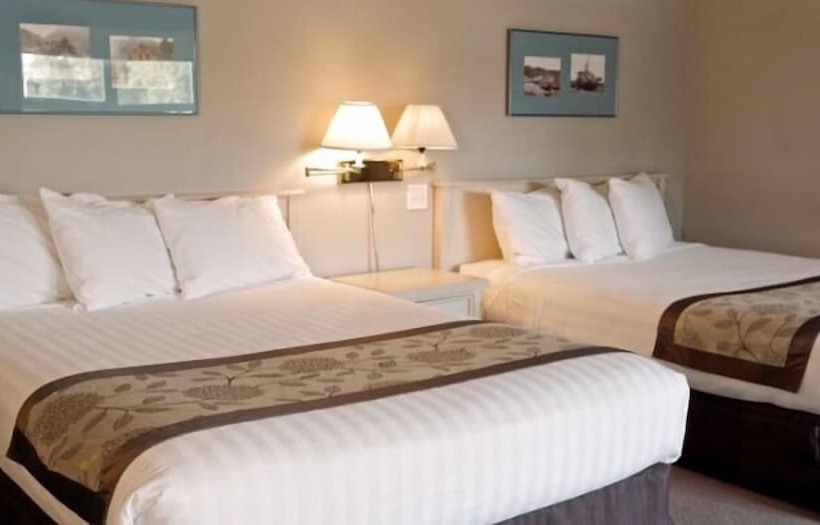 호텔 Quarterdeck Inn Port Hardy