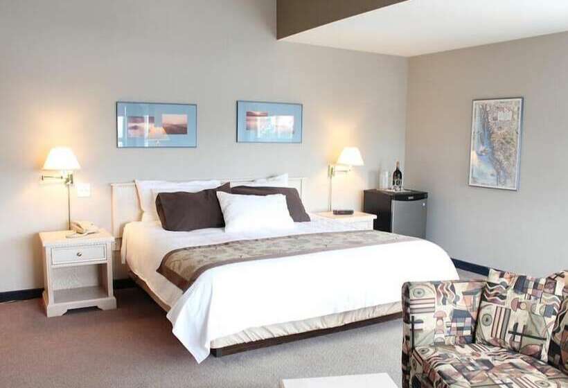 호텔 Quarterdeck Inn Port Hardy