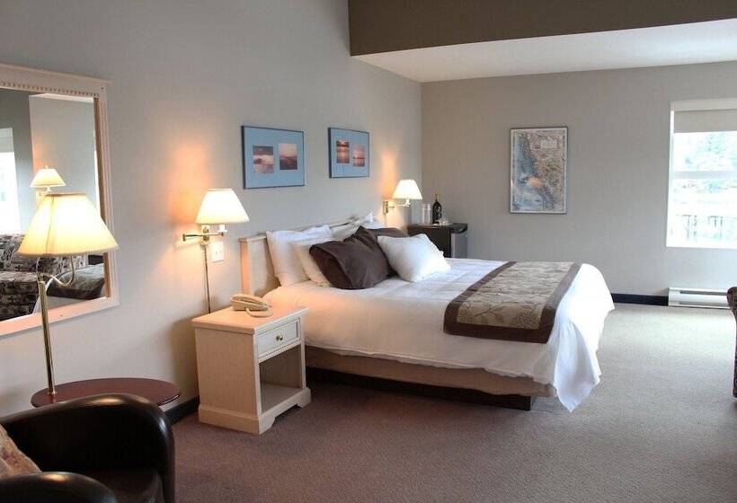 호텔 Quarterdeck Inn Port Hardy