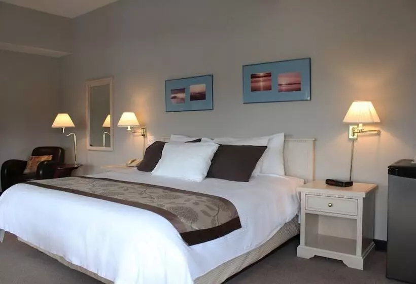 ホテル Quarterdeck Inn Port Hardy