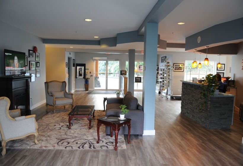 호텔 Quarterdeck Inn Port Hardy