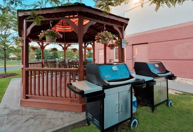 Отель Sonesta Simply Suites Nanuet