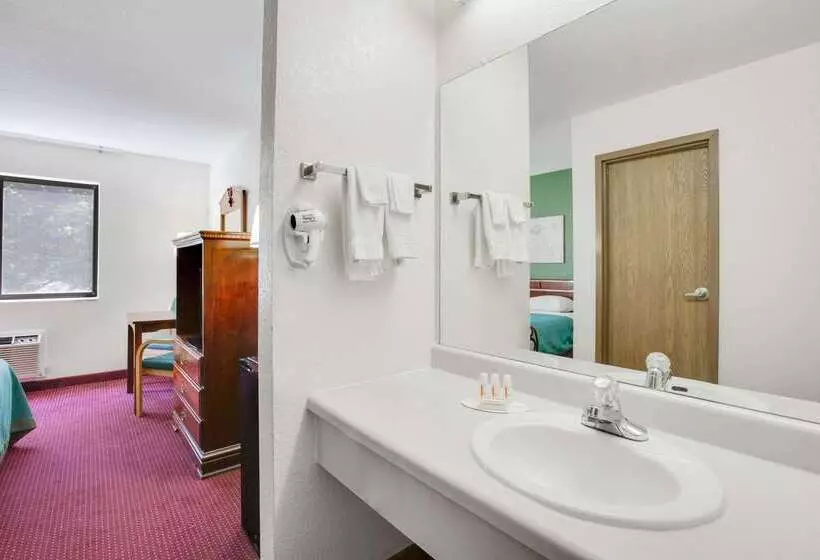 モーテル Super 8 By Wyndham Kennett