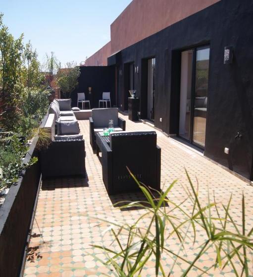 تختخواب و صبحانه Le M-quartz