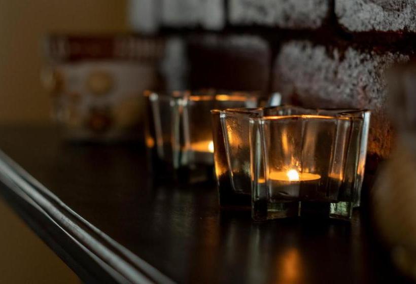 مبيت وإفطار The Shakespeare Deluxe Hotel And Caribbean Restaurant Halifax