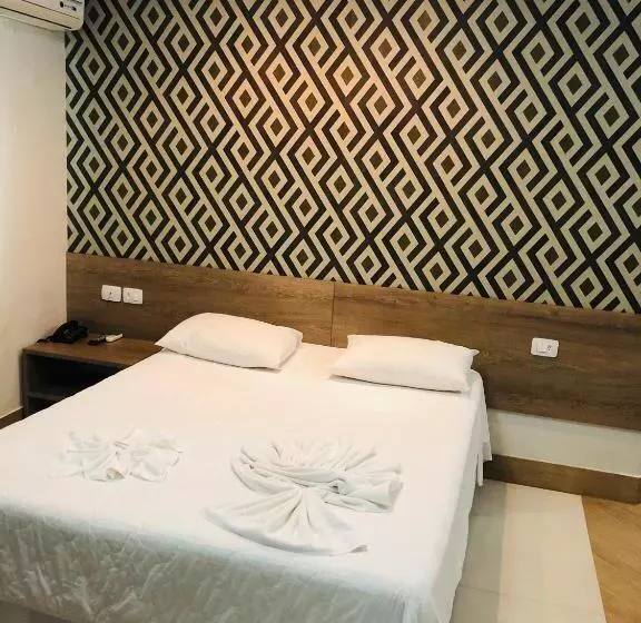 Hotelli Shelton Palace