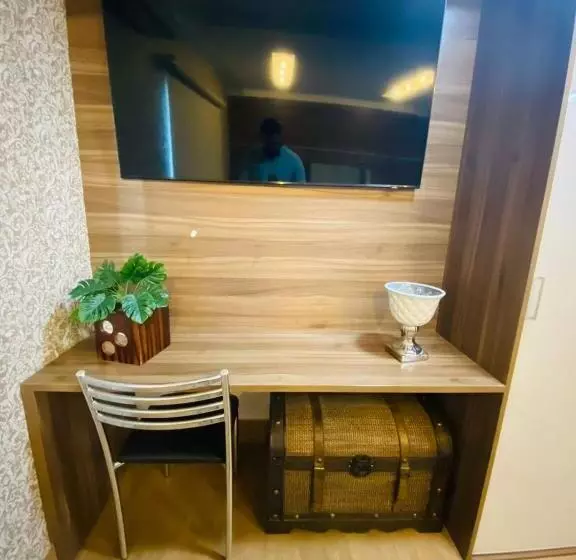 Hotelli Shelton Palace