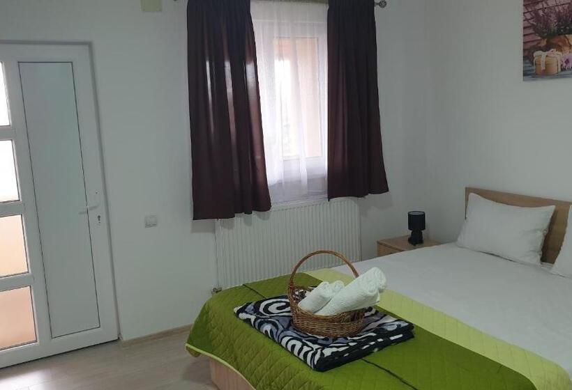 پانسیون Casa Corina