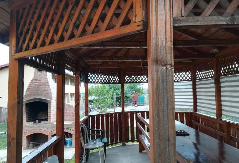 پانسیون Casa Corina