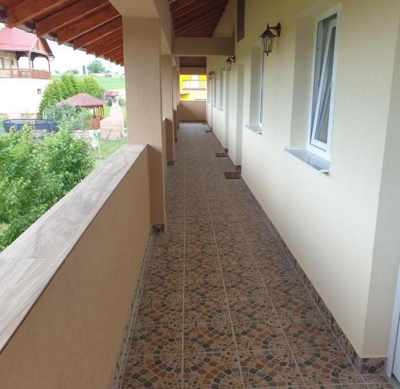 پانسیون Casa Corina