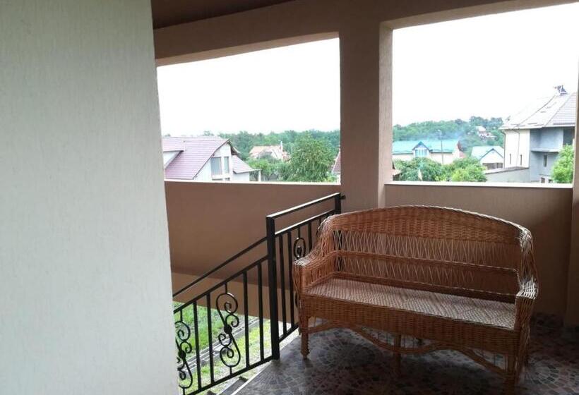 پانسیون Casa Corina