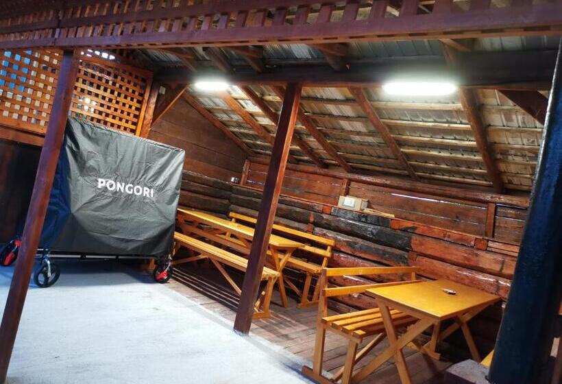 پانسیون Casa Corina