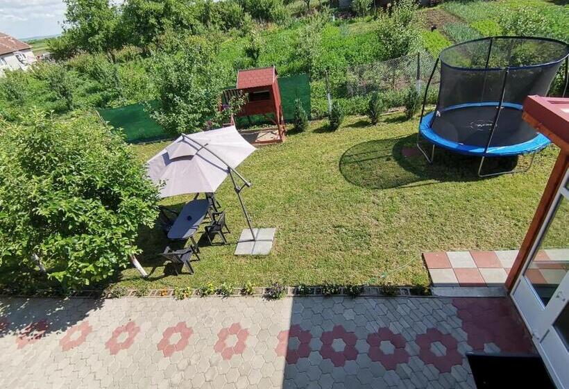 پانسیون Casa Corina