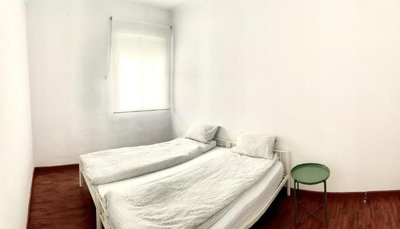 تختخواب و صبحانه Mamre Hostel