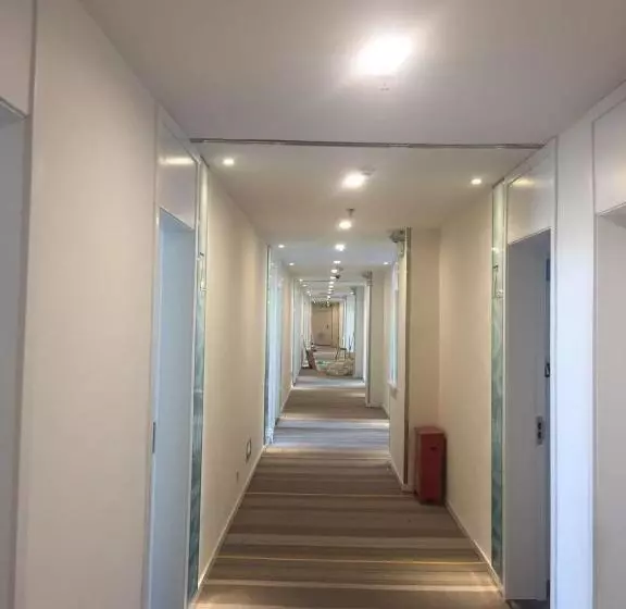 7 Days Hotel Urumqi Kashgar East Road Normal University Branch